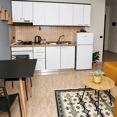 Center With Elevator Apartmán *